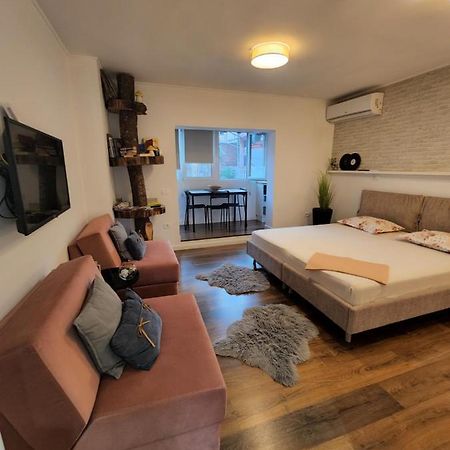 Traveler'S Place At Tirana City Centre Екстер'єр фото