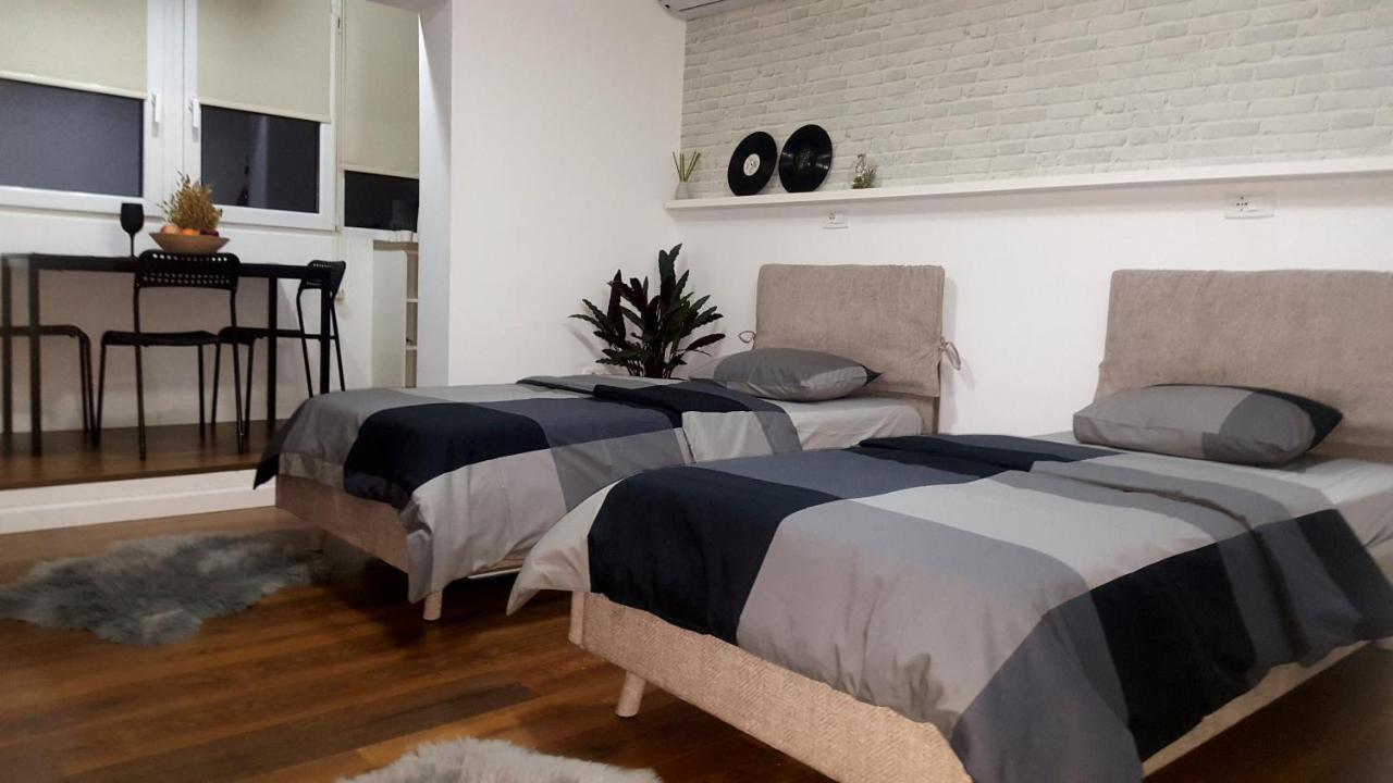 Traveler'S Place At Tirana City Centre Екстер'єр фото